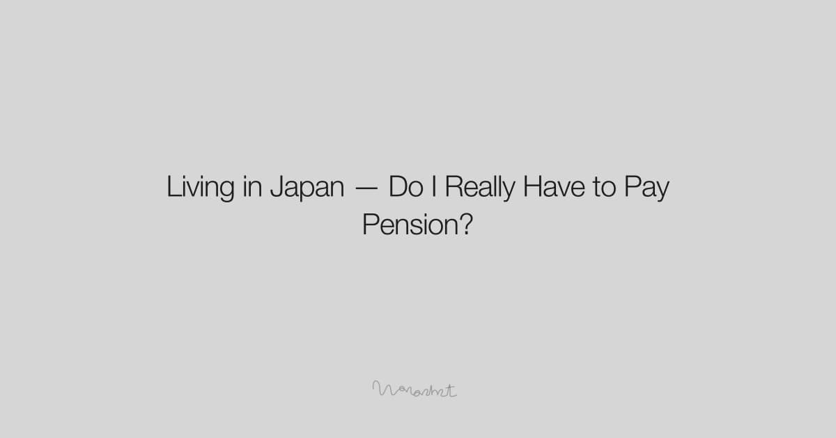 A pension booklet and Japanese yen on a table